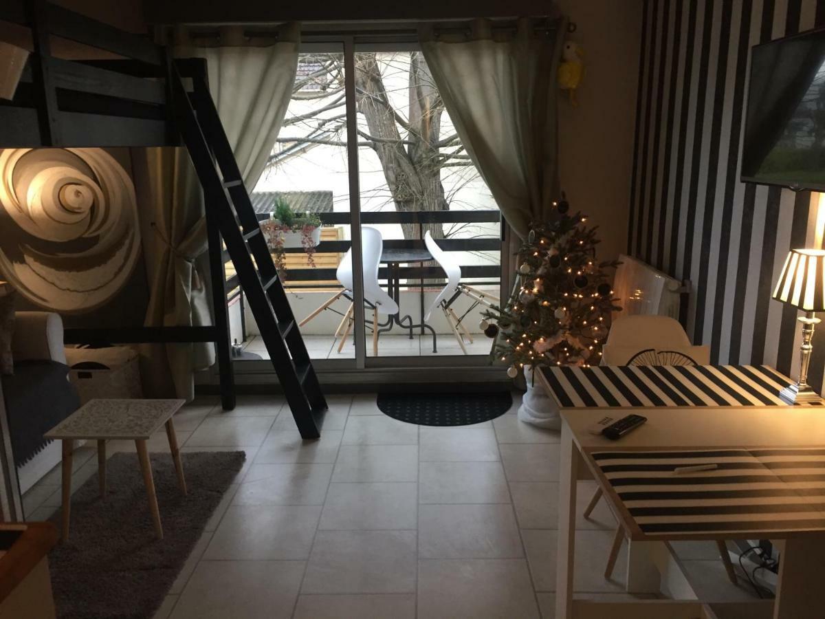 Proche De La Mer 2 Adultes Et 2 Enfants Apartment Houlgate Exterior photo